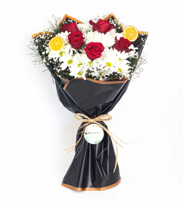 Butik Tasarım 5 Kırmızı Gül Ve Papatyarlar