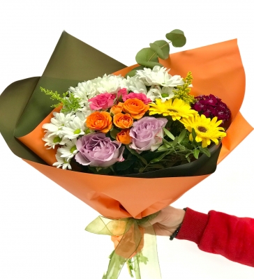 Buti̇k Tasarim Buketi̇