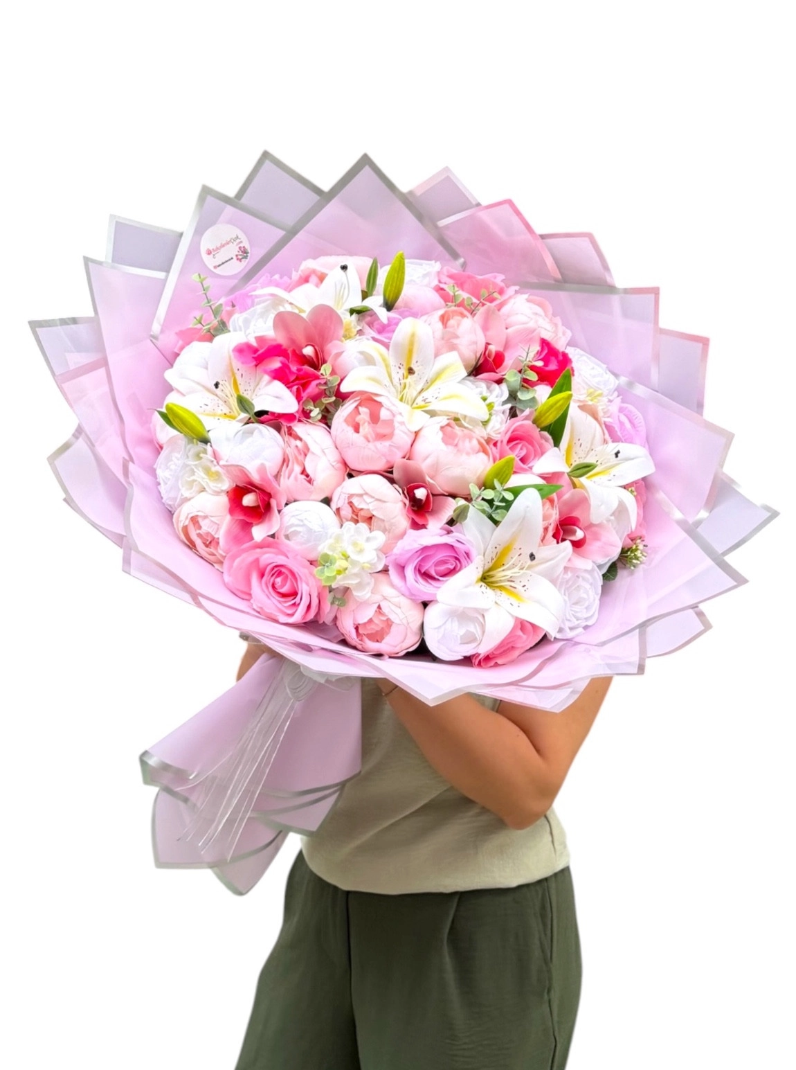 Lüks Pembe Ambalajda Beyaz Lilyum Ve Pembe Şakayık Buketi