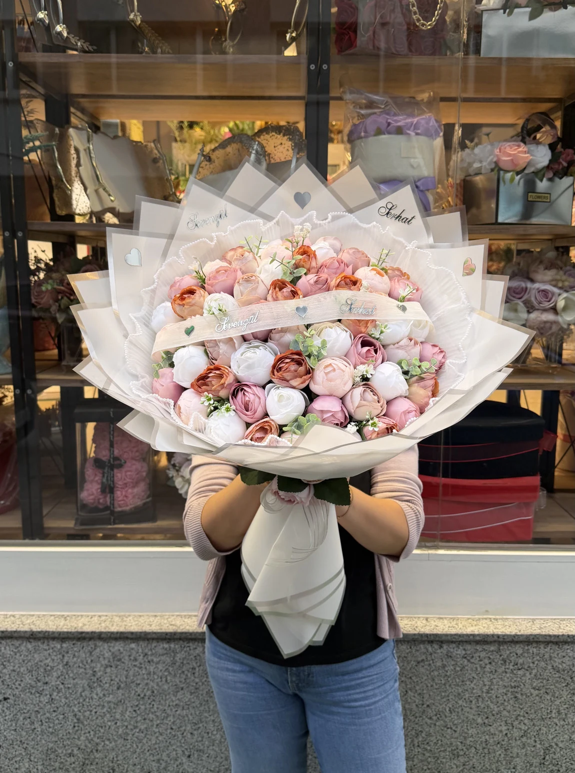 Özel Tasarım İthal Pembe Ve Beyaz Şakayık Buketi