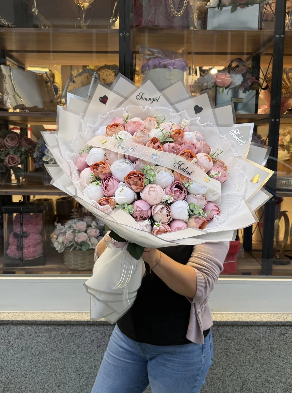 Özel Tasarım İthal Pembe Ve Beyaz Şakayık Buketi