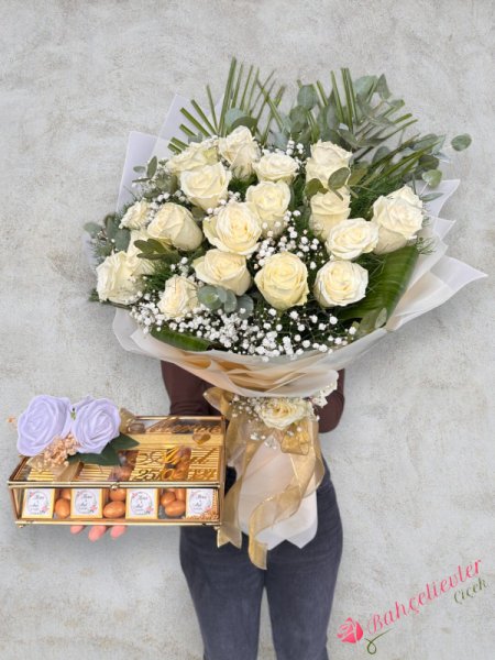 21 İthal Canlı Gül Buketimiz Ve Çikolatamız