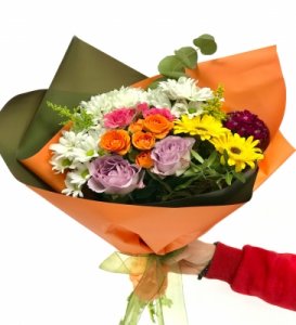 Buti̇k Tasarim Buketi̇