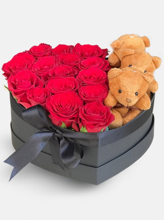 Kalp Kutuda Güller Ve Ayıcıklar