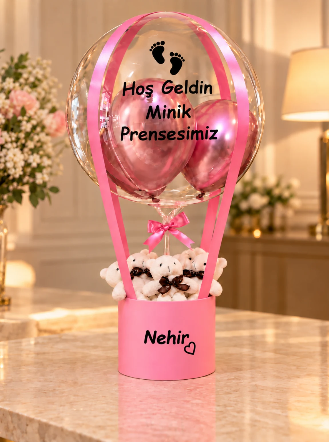 Kişiye Özel Pembe Kutuda Peluş Ayıcıklı Ve Balonlu Yeni Bebek Aranjmanı
